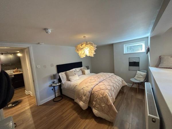 A la foto es mostra l'objecte Stunning 1bed flat in Hale, Cheshire situat a la ciutat de Ashley.