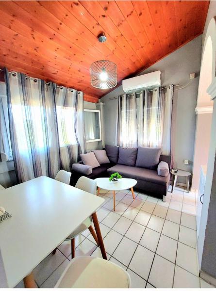 A la foto es mostra l'objecte ChristosHome Corfu situat a la ciutat de Ágioi Déka.