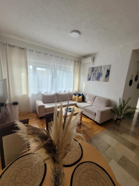 A la foto es mostra l'objecte Apartman Natasa (Centar Grada Trebinja) situat a la ciutat de Trebinje.