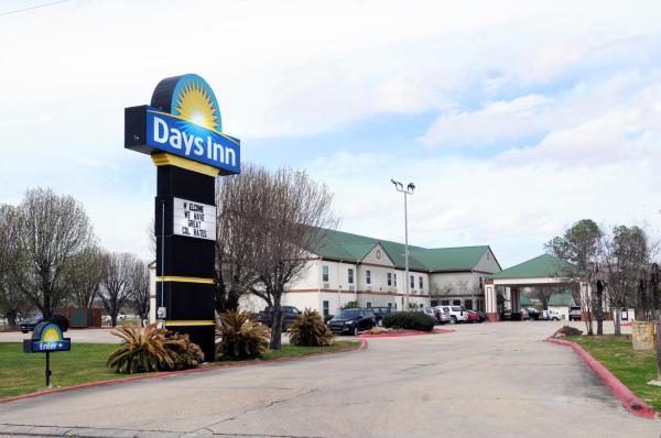 På billedet ses objektet Days Inn by Wyndham Denham Springs-Baton Rouge East beliggende i byen Walker.