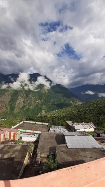 En la foto se muestra el objeto Divine Mountain Homestay ubicado en la ciudad de Bhatwāri.