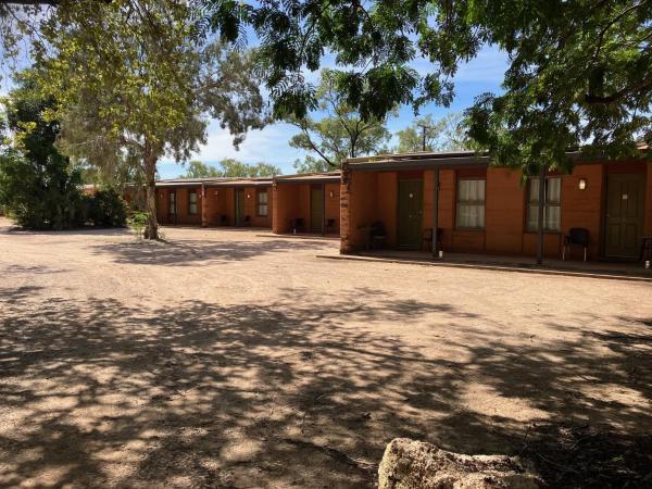 På billedet ses objektet Territory Manor Motel & Caravan Park beliggende i byen Mataranka.