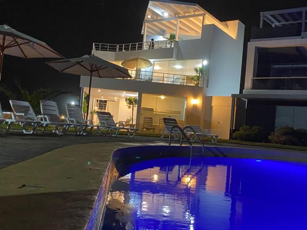 Na foto é possível ver o objeto Casa de Playa con vista panorámica localizado na cidade de Islote Los Leones.