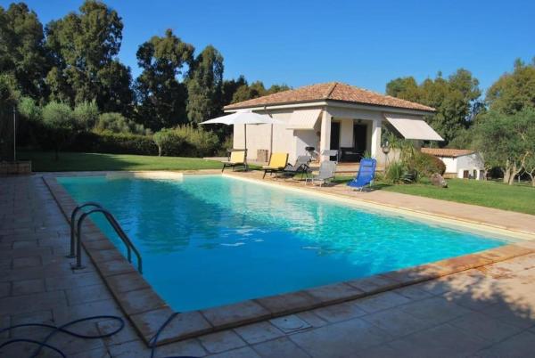 På billedet ses objektet Villa Relax tra i mirti beliggende i byen Casa Linari.