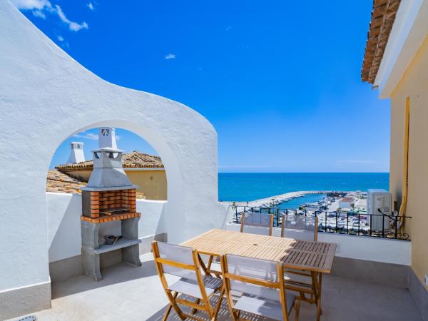 A la foto es mostra l'objecte Espectacular Ático de 5 niveles en Puerto de Cabopino situat a la ciutat de Marbella.