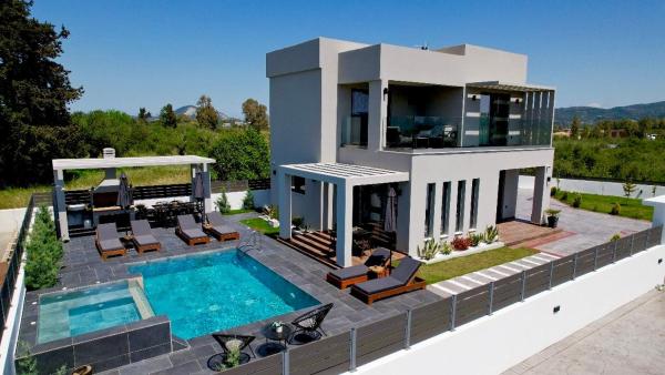 Mamica Luxury Villa - Kalamaki