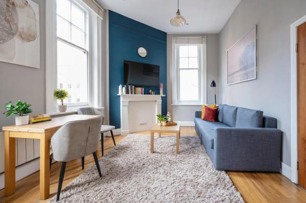 Sunny Corner Apartment in Center of London (2), London