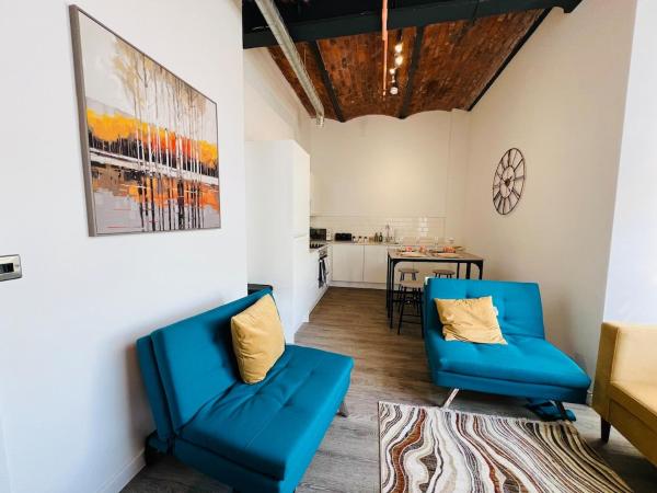 Chic Mill Apt with Canal Views, Manchester