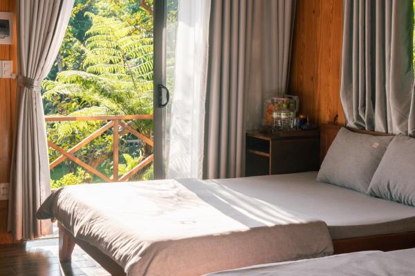 写真にはMewal市にあるHomestay Nhà Bên Suốiが写っています。
