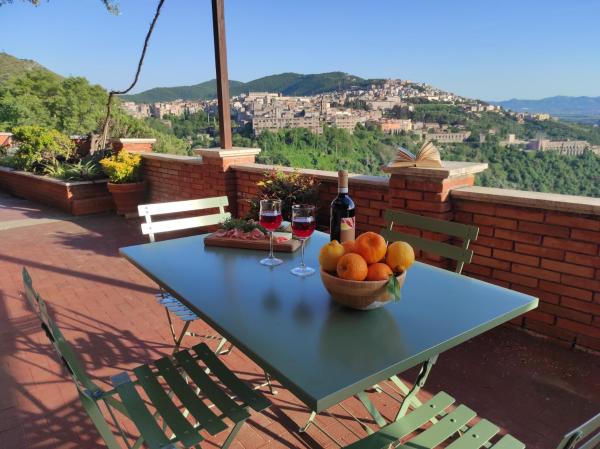På billedet ses objektet La Terrazza del Quintiliolo beliggende i byen Marcellina.