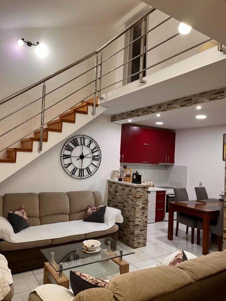 The photo shows the Apartman Guberinic,Tivat ,trosoban stan located in the city of Mrčevac.