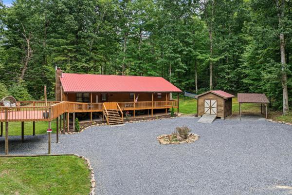 A la foto es mostra l'objecte Red Rock Ranch situat a la ciutat de Cosby.