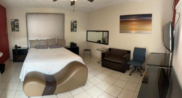A la foto es mostra l'objecte Motel Jazmin situat a la ciutat de Tijuana.