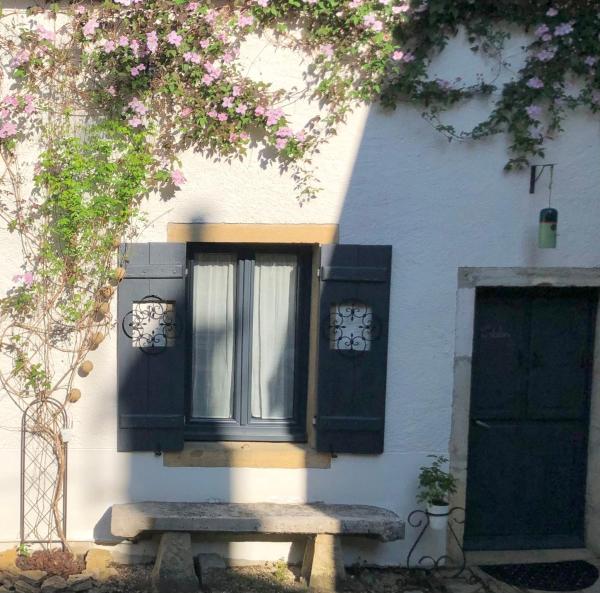 A la foto es mostra l'objecte Maison avec cour L'atelier situat a la ciutat de Couchey.