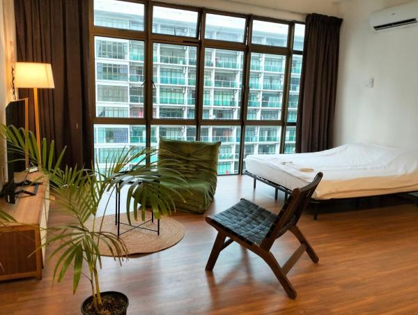 023 Palazio Apartment VINTAGE Style Studio Mount Austin Wifi & Netflix, Johor Bahru
