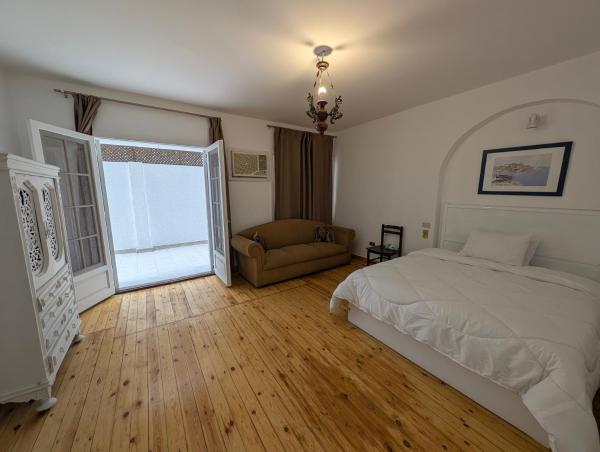 På billedet ses objektet Villa Maadi 35 -R 102- Terrace View Room 2 beliggende i byen Kairo.