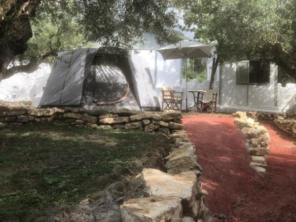En la foto se muestra el objeto Barreira Beachfront Tents 8 ubicado en la ciudad de Kalamata.