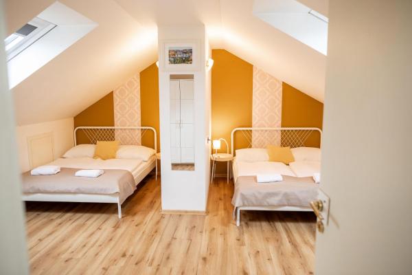 Central 3bdr penthouse with terrace&AC, Prag