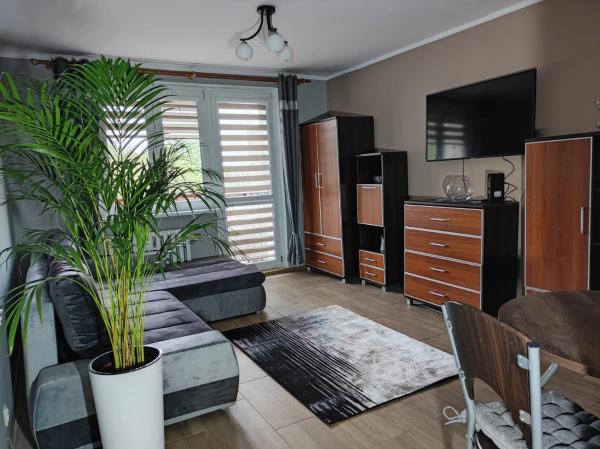 På billedet ses objektet Apartament Raven beliggende i byen Wałbrzych.