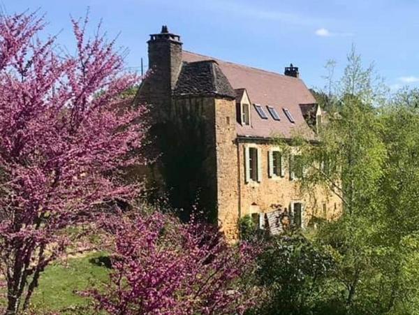 A la foto es mostra l'objecte Maison de famille aux portes de Sarlat situat a la ciutat de Proissans.