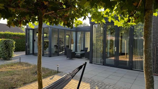 Nella foto è visibile l'oggetto Modern bungalow with cinema situato nella città di Ermelo.