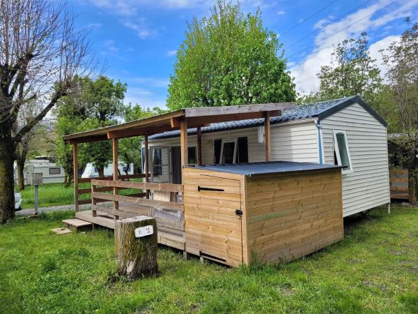 Na zdjęciu widoczny jest obiekt Mobil home Embrun położony w mieście Les Clots.