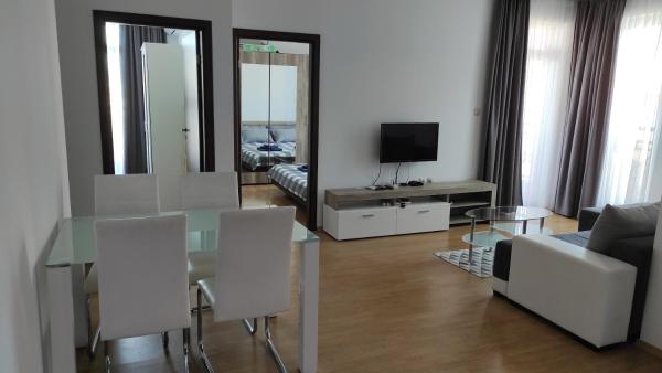 Na foto é possível ver o objeto Double Cream Apartment localizado na cidade de Tŭnkovo.