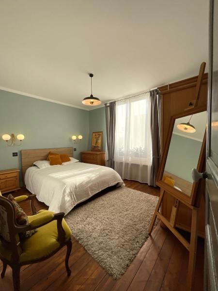 Na zdjęciu widoczny jest obiekt Appartement dans maison de ville, proche stade de France et Salon du Bourget położony w mieście La Courneuve.