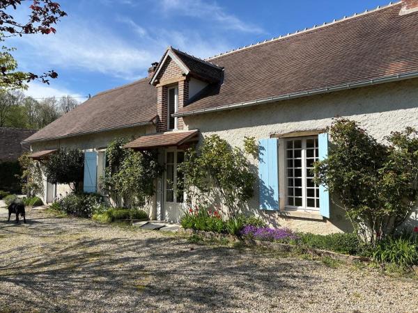 A la foto es mostra l'objecte Charmant gîte arboré situat a la ciutat de Champignelles.