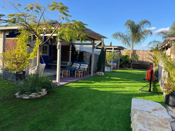 На фото показан объект פרא בקתות אירוח, расположенный в городе Devora.