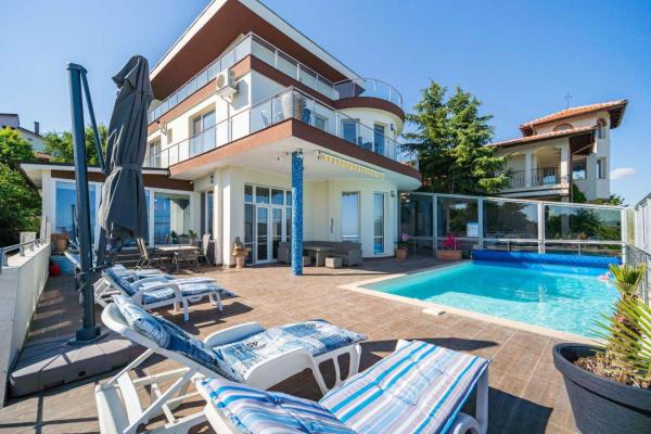 A la foto es mostra l'objecte Villa Kuni - Salty Pool&Panorama situat a la ciutat de Balchik.