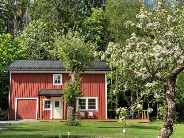 A la foto es mostra l'objecte Lodge in natuurreservaat situat a la ciutat de Glava.