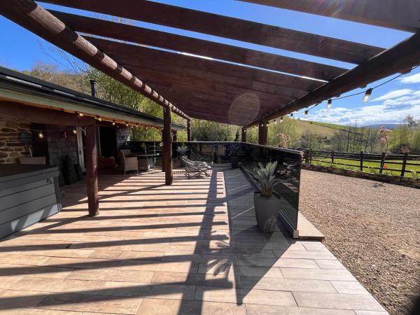 Tanyard Barn - Luxury Hot Tub & Secure Dog Field Included - Glossop