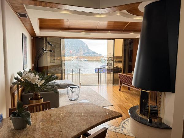 Auf dem Foto ist das Objekt Seaside Serenity, Portside Apartment in der Stadt Éze zu sehen.