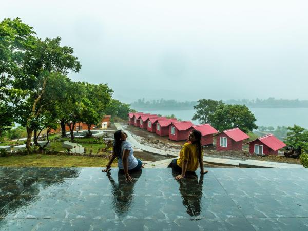 The photo shows the The Hosteller Bhandardara located in the city of Bhandardara .