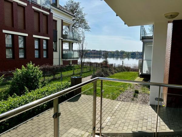 Auf dem Foto ist das Objekt Lakeside Promenade View Studios by BookingHost in der Stadt Ostróda zu sehen.