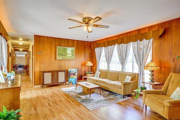 Na fotografii je vidět objekt Mid-Century 1950s Retreat with Rec Room in Monett! nacházející se ve městě Aurora.