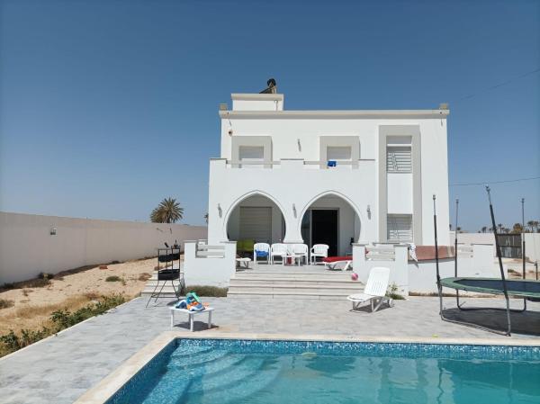 写真にはFafou市にあるVilla Nadが写っています。