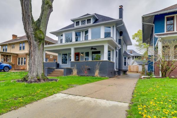 A la foto es mostra l'objecte Walkable Apt 4 Mi to Downtown Toledo! situat a la ciutat de Rossford.