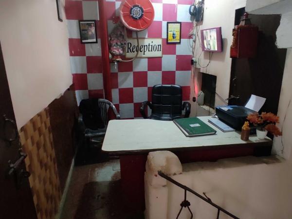 A la foto es mostra l'objecte Hotel O AVS situat a la ciutat de Sambhal.