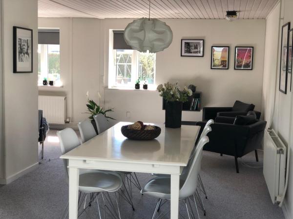 A la foto es mostra l'objecte Gæstehuset Rosenvang situat a la ciutat de Bogense.