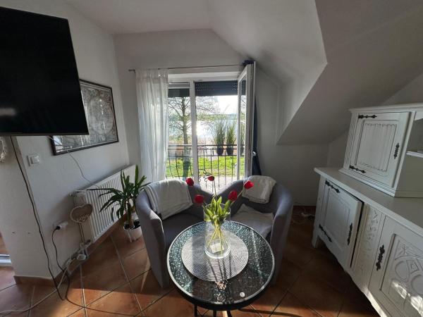 På billedet ses objektet Apartament nad jeziorem w Charzykowach beliggende i byen Charzykowy.
