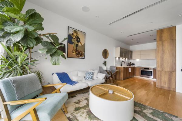 A la foto es mostra l'objecte Sunny Oasis with WD I Central Air I Desk I Free Park situat a la ciutat de Brooklyn.