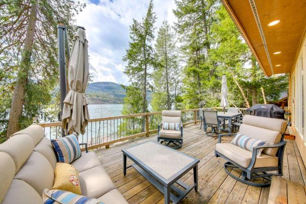 A la foto es mostra l'objecte Peaceful Cabin with Dock on Lake Pend Oreille situat a la ciutat de Hope.