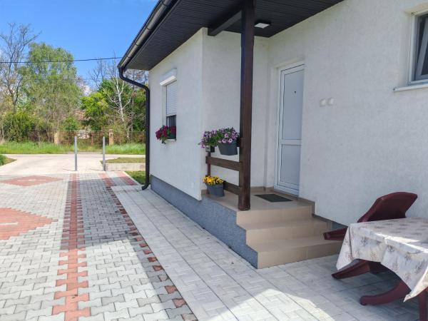 Na zdjęciu widoczny jest obiekt Kuća za odmor Sveti Luka położony w mieście Šimanovci.