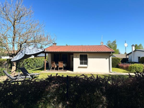 A la foto es mostra l'objecte Bungalow am Dobbertiner See situat a la ciutat de Langenhagen.