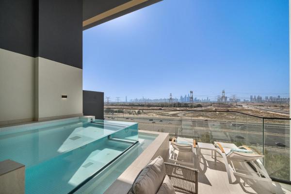 Bilde 1: 2 Bed with PRIVATE POOL on Balcony by STAY IN HOMES - Marina 14min - Self checkin - Gym - Parking