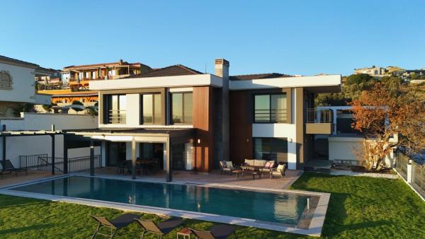Na foto é possível ver o objeto Cesme Villa Mona Ovacık luxury villa localizado na cidade de Ovacık.