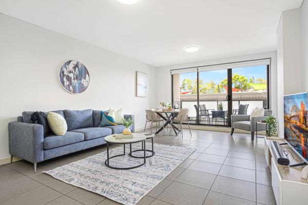 På billedet ses objektet Comfy 2BR in Parramatta central with free parking beliggende i byen Clyde.
