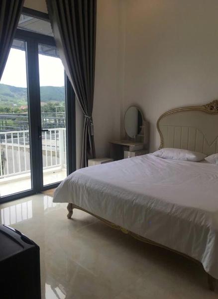 The photo shows the Hotel Tuyên Khương located in the city of Tiên Hai.